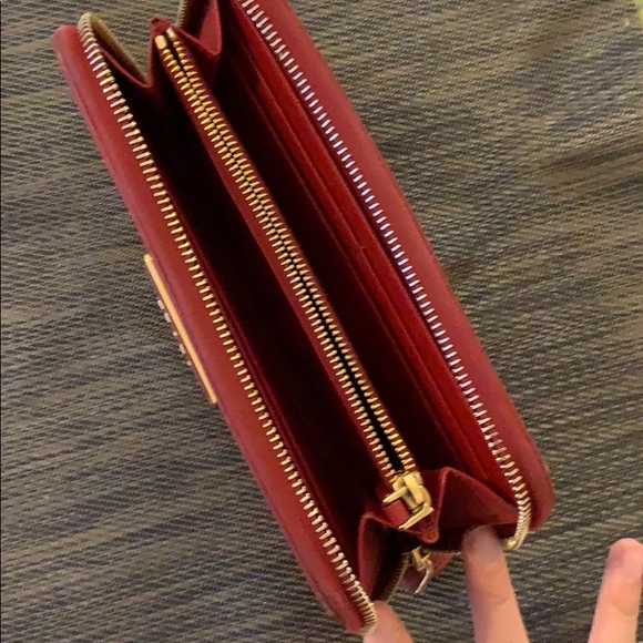 Red Prada Wallet - Picture 5 of 7